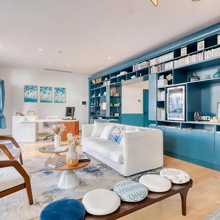 Urban Style Victoria Boutique Hotel 4*