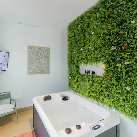 Отель Urban Style Victoria Boutique 4*