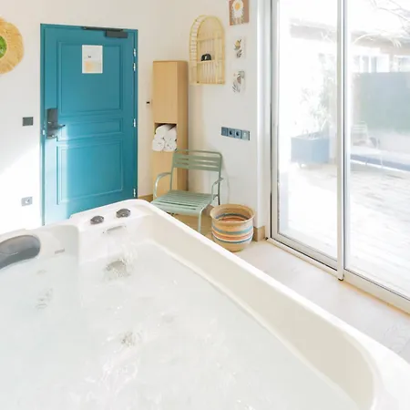 Urban Style Victoria Boutique فندق